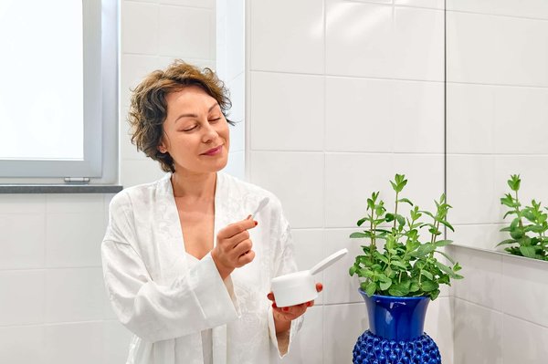 Come elaborare un piano di idratazione efficace per corridori in ambienti caldi e secchi?